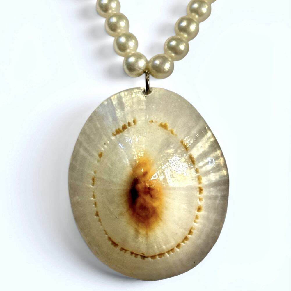 Hawaiian Koele Kuele Polished Luster Sea Shell Pendant Faux Pearl Necklace - Picture 2 of 9